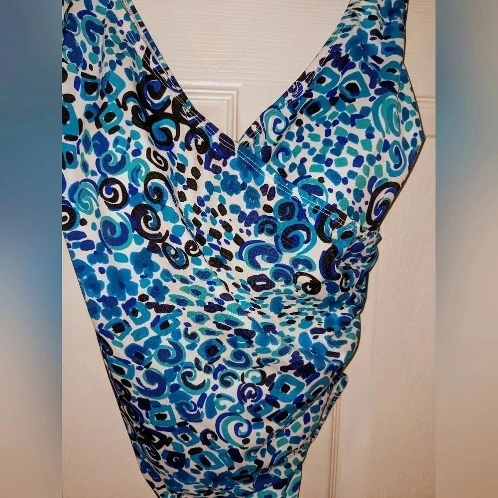Swim Solutions Side Shirred Hip Tummy Minamizer Swimsuit Sz. 8 Blue NWT $118 - Picture 4 of 7